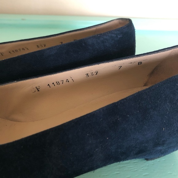 Vintage Salvatore Ferragamo Navy Suede Flats - Picture 4 of 11